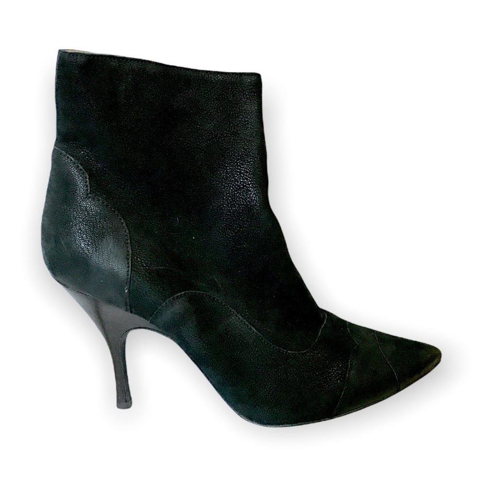 Lanvin black leather ankle booties. Size 39 EU